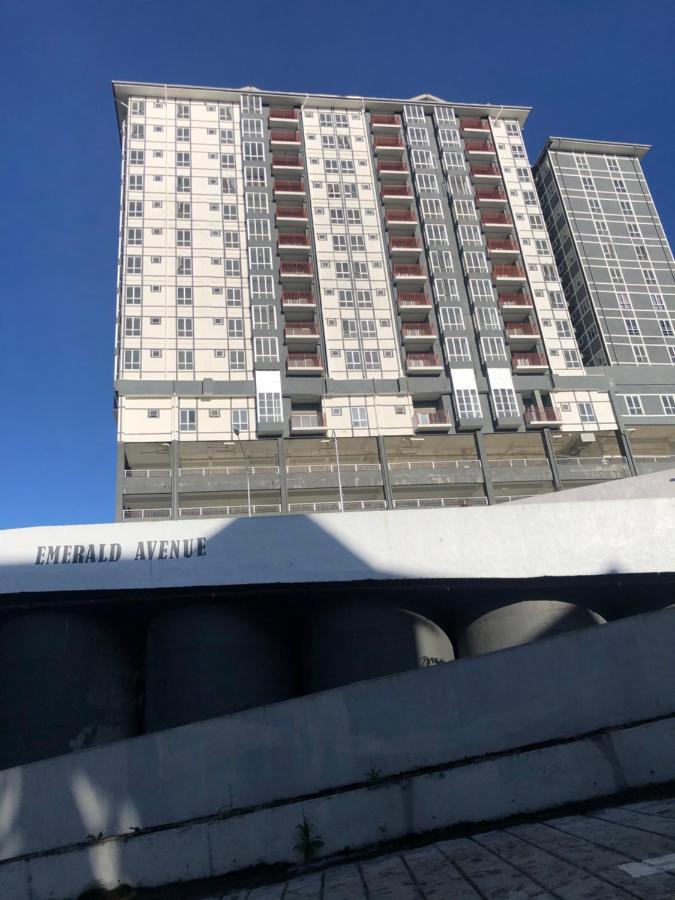 Ramadhina Eagle Eye View Home2Stay Emerald Avenue Бринчанг Экстерьер фото